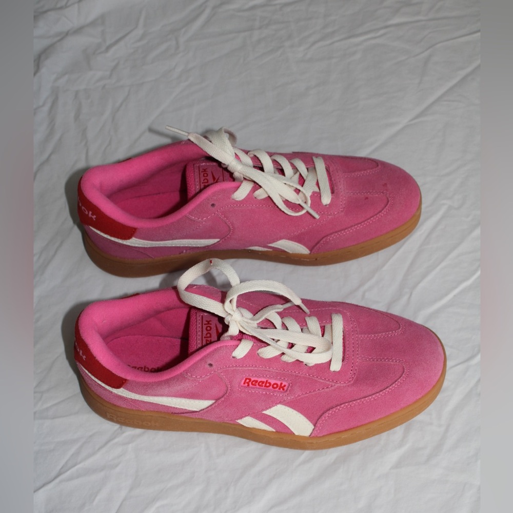 NWOT Reebok Women's Pink and White Sneakers